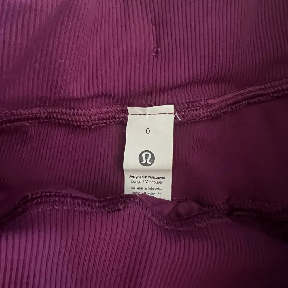 Lululemon Women’s Dance Studio Shorts | purple | size 0 - Picture 4 of 6